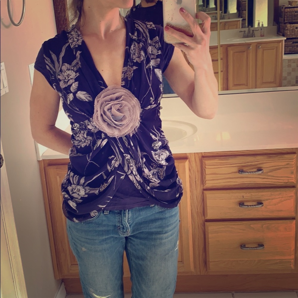 Cute floral anthro top!!